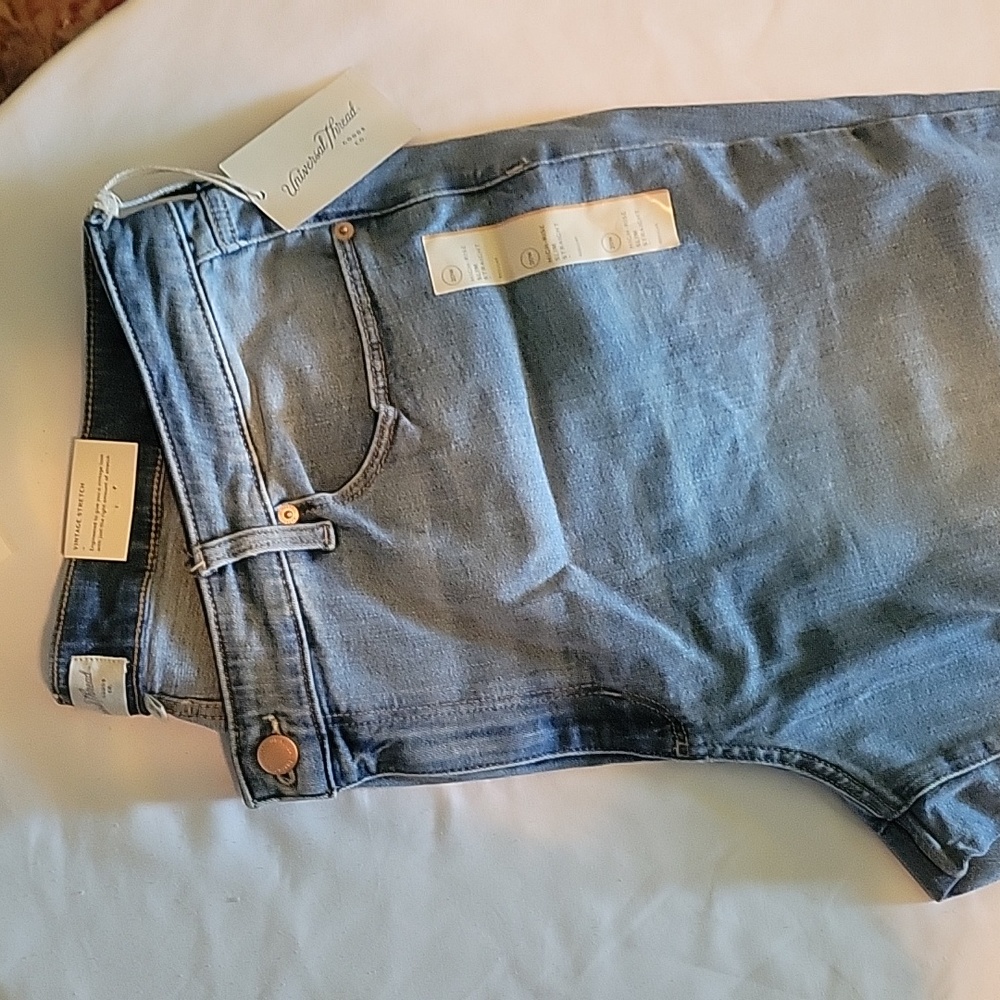 Universal Threads jeans - Picture 2 of 2